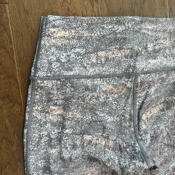 Lululemon Patterned Gray Leggings - Picture 10 of 13